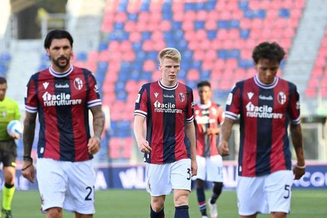 休斯敦公开赛伍德兰德领先窦泽成T8 李昊桐遭淘汰